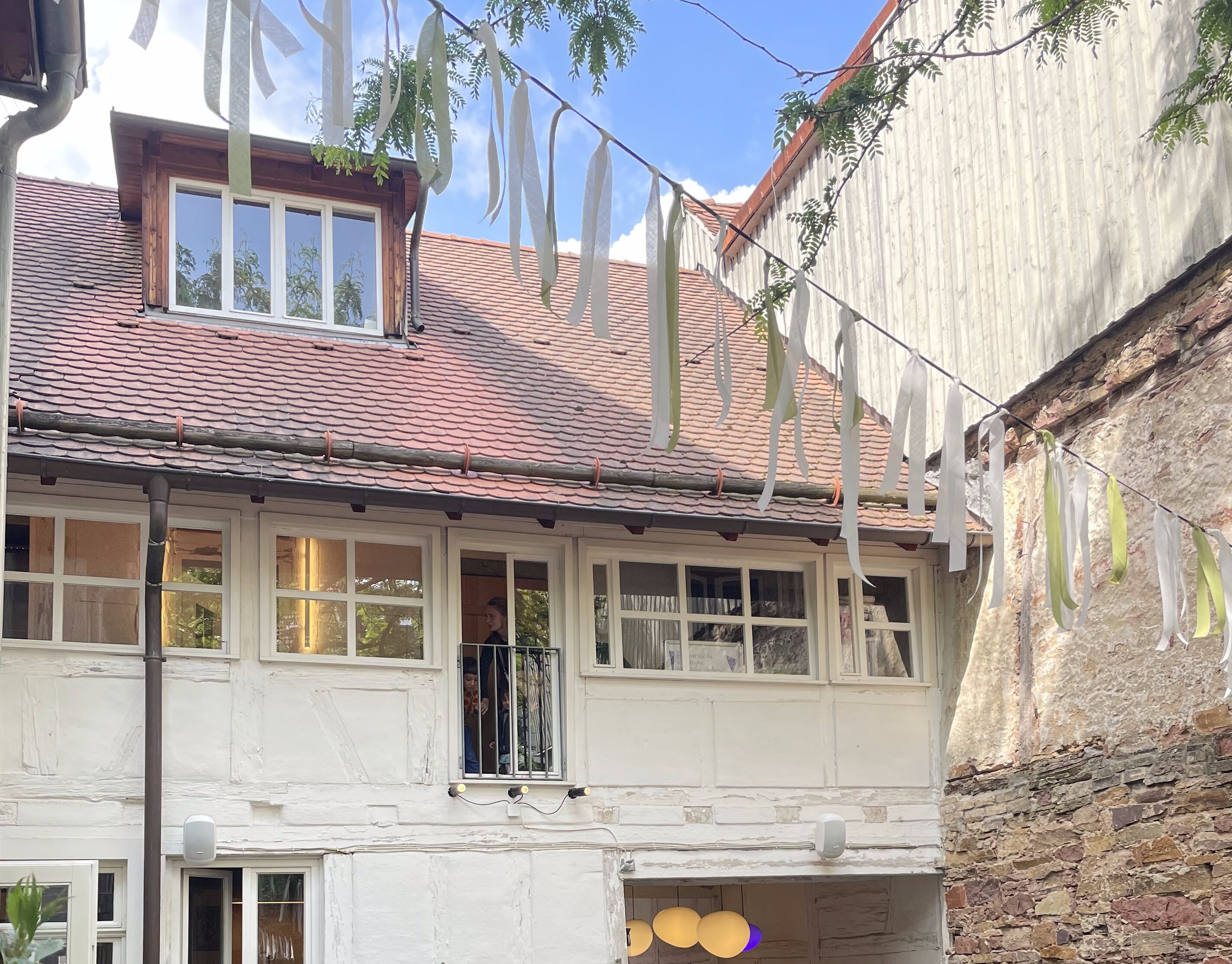 Innenhof der Kulturküche. Sicht auf das denkmalgeschützte Haus.